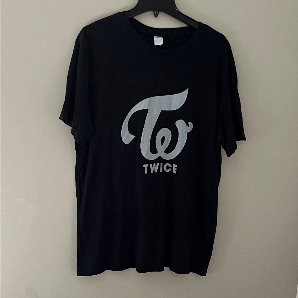 TWICE K-Pop Logo Graphic T-Shirt XL Black Short Sleeve Tee